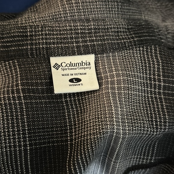 Columbia women black button up warm shirt
Size large - Picture 4 of 8